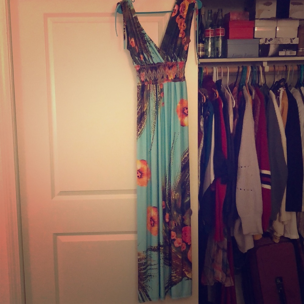 🌴soft beautiful sky blue flower print maxi dress